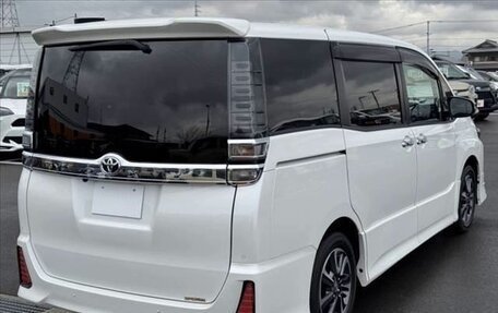 Toyota Voxy III, 2021 год, 1 784 000 рублей, 6 фотография