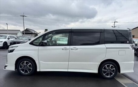 Toyota Voxy III, 2021 год, 1 784 000 рублей, 3 фотография