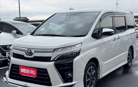 Toyota Voxy III, 2021 год, 1 784 000 рублей, 2 фотография