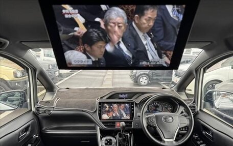 Toyota Voxy III, 2021 год, 1 784 000 рублей, 10 фотография