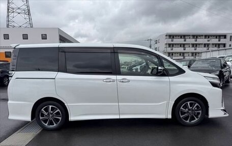 Toyota Voxy III, 2021 год, 1 784 000 рублей, 7 фотография