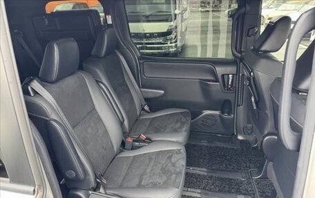 Toyota Voxy III, 2021 год, 1 784 000 рублей, 16 фотография