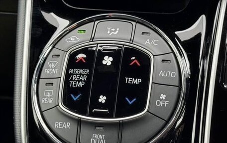 Toyota Voxy III, 2021 год, 1 784 000 рублей, 13 фотография