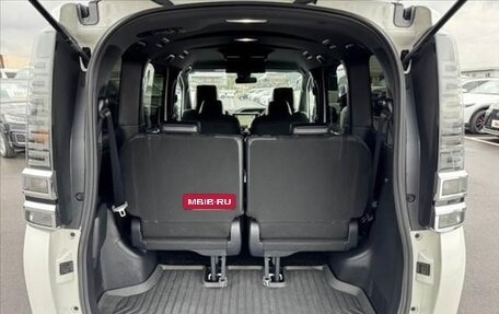 Toyota Voxy III, 2021 год, 1 784 000 рублей, 20 фотография