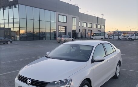 Volkswagen Jetta VI, 2013 год, 1 050 000 рублей, 2 фотография
