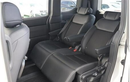 Honda Stepwgn, 2022 год, 2 045 000 рублей, 14 фотография