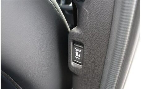 Honda Stepwgn, 2022 год, 2 045 000 рублей, 33 фотография