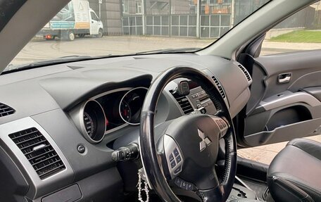 Mitsubishi Outlander III рестайлинг 3, 2008 год, 1 500 000 рублей, 10 фотография