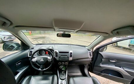 Mitsubishi Outlander III рестайлинг 3, 2008 год, 1 500 000 рублей, 11 фотография