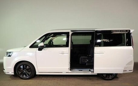 Honda Stepwgn, 2022 год, 2 065 000 рублей, 5 фотография