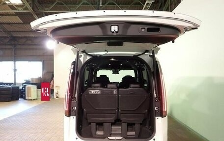 Honda Stepwgn, 2022 год, 2 065 000 рублей, 6 фотография