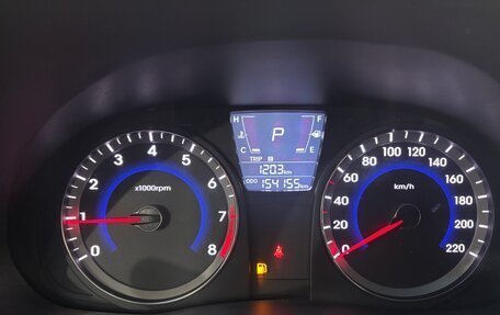 Hyundai Solaris II рестайлинг, 2011 год, 810 000 рублей, 16 фотография