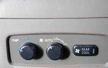 Toyota Land Cruiser Prado 120 рестайлинг, 2005 год, 2 199 000 рублей, 26 фотография