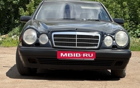 Mercedes-Benz E-Класс, 1997 год, 285 000 рублей, 2 фотография