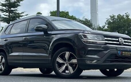 Volkswagen Tiguan II, 2021 год, 2 750 000 рублей, 3 фотография