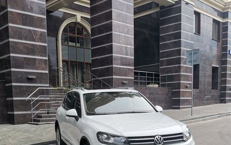 Volkswagen Touareg III, 2012 год, 2 246 000 рублей, 2 фотография