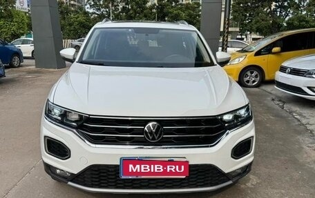 Volkswagen T-Roc I, 2021 год, 1 580 000 рублей, 2 фотография