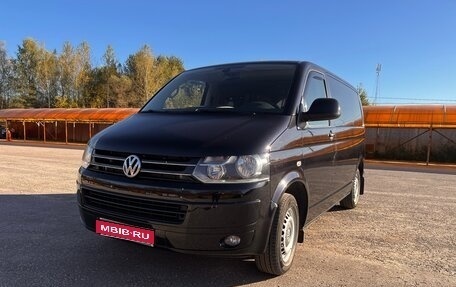 Volkswagen Multivan T5, 2013 год, 2 800 000 рублей, 1 фотография