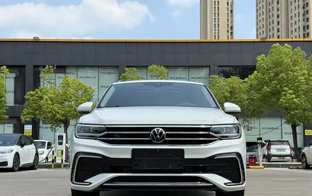 Volkswagen Tiguan II, 2022 год, 2 570 888 рублей, 2 фотография