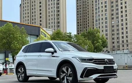 Volkswagen Tiguan II, 2022 год, 2 570 888 рублей, 3 фотография