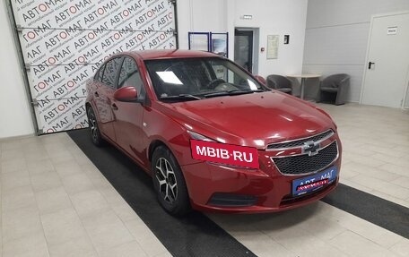 Chevrolet Cruze II, 2010 год, 496 000 рублей, 3 фотография
