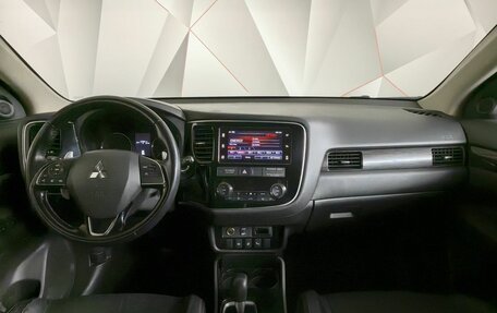 Mitsubishi Outlander III рестайлинг 3, 2018 год, 2 047 000 рублей, 14 фотография