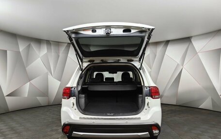 Mitsubishi Outlander III рестайлинг 3, 2018 год, 2 047 000 рублей, 12 фотография