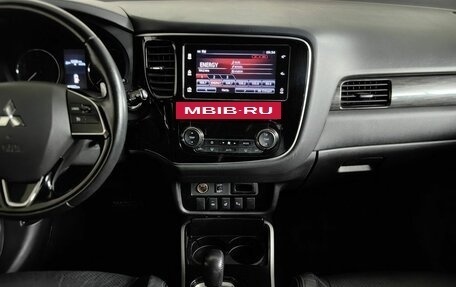 Mitsubishi Outlander III рестайлинг 3, 2018 год, 2 047 000 рублей, 15 фотография