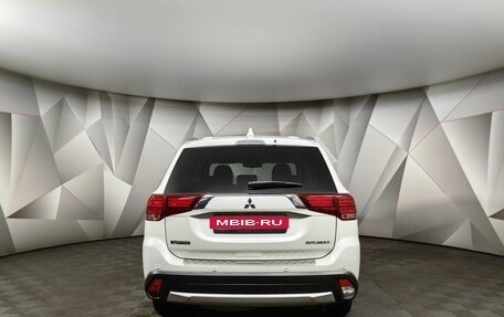 Mitsubishi Outlander III рестайлинг 3, 2018 год, 2 047 000 рублей, 8 фотография