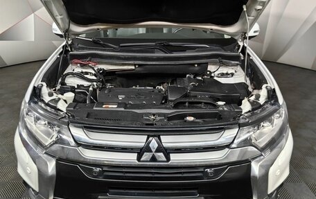 Mitsubishi Outlander III рестайлинг 3, 2018 год, 2 047 000 рублей, 11 фотография