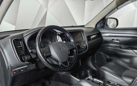 Mitsubishi Outlander III рестайлинг 3, 2018 год, 2 047 000 рублей, 19 фотография