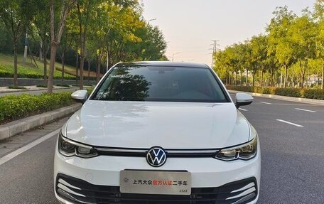 Volkswagen Golf VIII, 2021 год, 1 600 000 рублей, 2 фотография