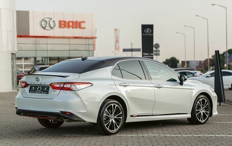 Toyota Camry, 2021 год, 2 395 000 рублей, 6 фотография