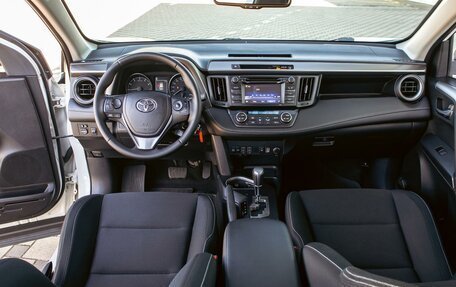 Toyota RAV4, 2018 год, 1 755 000 рублей, 16 фотография