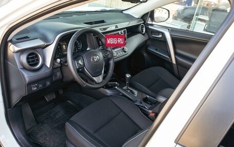 Toyota RAV4, 2018 год, 1 755 000 рублей, 13 фотография