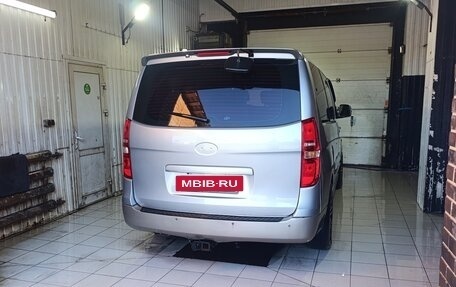 Hyundai H-1 II рестайлинг, 2012 год, 1 650 000 рублей, 3 фотография