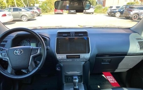 Toyota Land Cruiser Prado 150 рестайлинг 2, 2022 год, 8 200 000 рублей, 5 фотография
