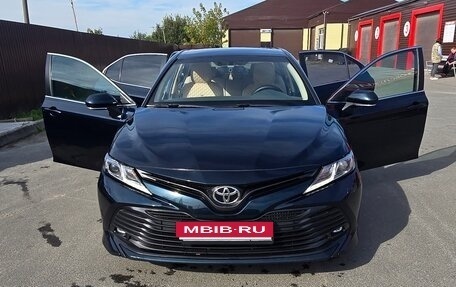 Toyota Camry, 2018 год, 2 650 000 рублей, 2 фотография