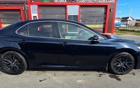 Toyota Camry, 2018 год, 2 650 000 рублей, 8 фотография
