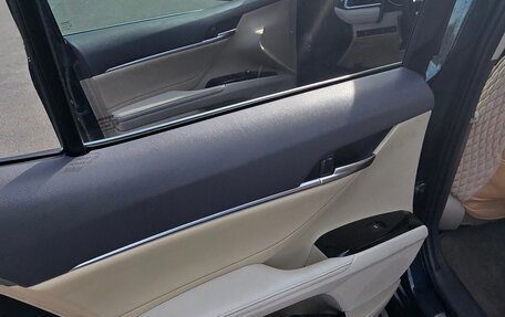 Toyota Camry, 2018 год, 2 650 000 рублей, 17 фотография