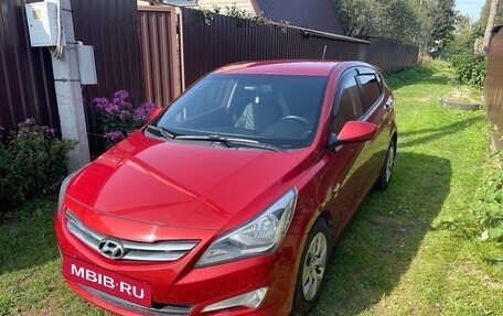 Hyundai Solaris II рестайлинг, 2015 год, 1 000 000 рублей, 5 фотография