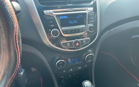 Hyundai Solaris II рестайлинг, 2015 год, 1 000 000 рублей, 12 фотография