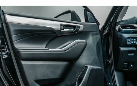 Toyota Highlander, 2025 год, 5 750 000 рублей, 24 фотография