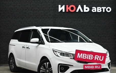 KIA Carnival III, 2018 год, 2 555 000 рублей, 3 фотография