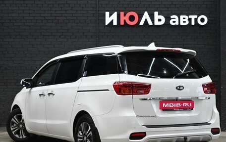 KIA Carnival III, 2018 год, 2 555 000 рублей, 4 фотография