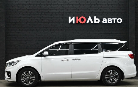 KIA Carnival III, 2018 год, 2 555 000 рублей, 8 фотография