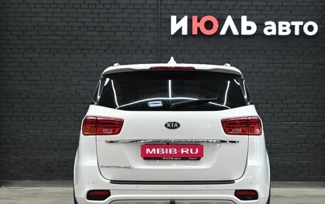 KIA Carnival III, 2018 год, 2 555 000 рублей, 5 фотография