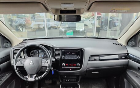 Mitsubishi Outlander III рестайлинг 3, 2020 год, 1 966 000 рублей, 9 фотография