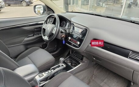 Mitsubishi Outlander III рестайлинг 3, 2020 год, 1 966 000 рублей, 7 фотография