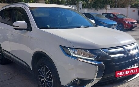 Mitsubishi Outlander III рестайлинг 3, 2016 год, 1 350 000 рублей, 7 фотография
